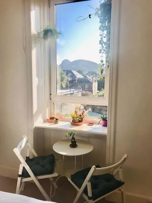 Apartment Cosy 2 Bedroom Flat In Edinburgh